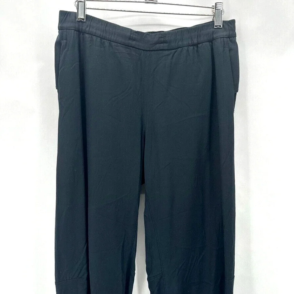 Lululemon Essential Affinity Mid Rise Jogger Black Size 6 Athleisure City Preppy